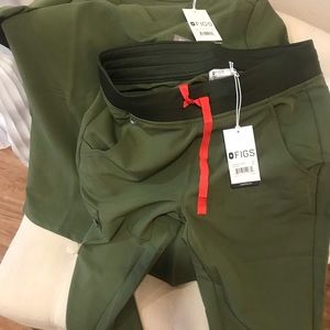 Figs dark olive scrub set